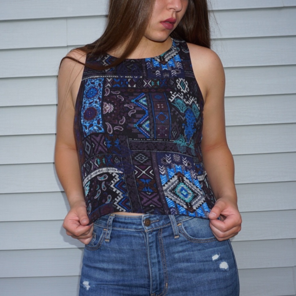 Black patterned tied-back cropped tank top